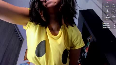 Snapshot of candyxpeach chatting on 12/11/24, 01:05 Camilla online show from 12/11/24, 01:05