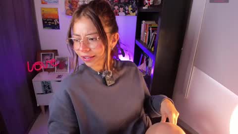 Snapshot of candyxpeach chatting on 02/06/25, 04:03 Camilla online show from 02/06/25, 04:03