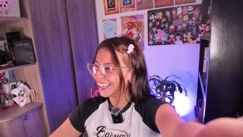 Snapshot of candyxpeach chatting on 02/13/25, 07:10 Camilla online show from 02/13/25, 07:10