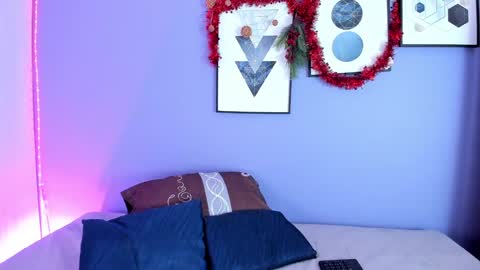 Isabella online show from 12/13/24, 05:43