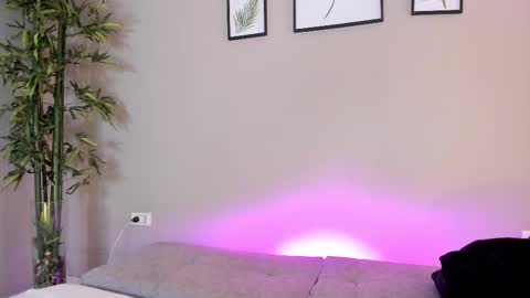 Isabella online show from 02/21/25, 09:54