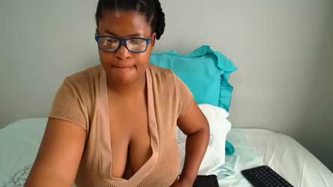 Snapshot of candyyumsaerolaxx chatting on 06/20/26, 07:44 candyyumsaerolaxx online show from 06/20/26, 07:44