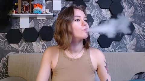 Snapshot of candyyyyrio chatting on 12/09/24, 05:40 Mia online show from 12/09/24, 05:40