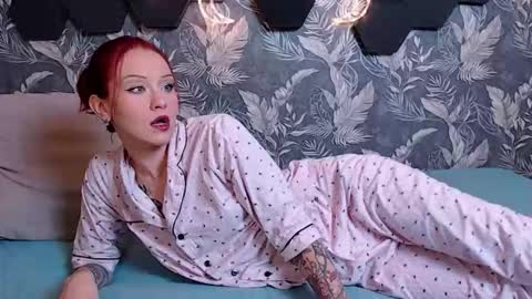 Snapshot of candyyyyrio chatting on 10/07/25, 03:58 Mia online show from 10/07/25, 03:58