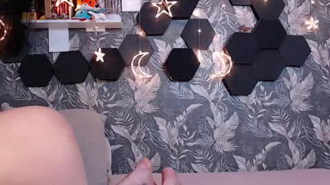 Snapshot of candyyyyrio chatting on 10/13/25, 03:50 Mia online show from 10/13/25, 03:50