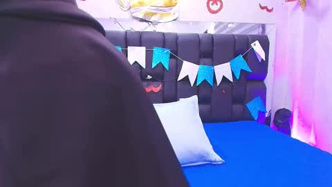 Aura  online show from 09/27/25, 11:59