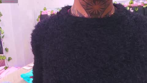 Aura  online show from 10/08/25, 11:52