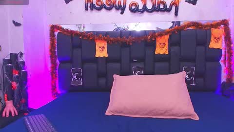 Aura  online show from 10/17/25, 11:57