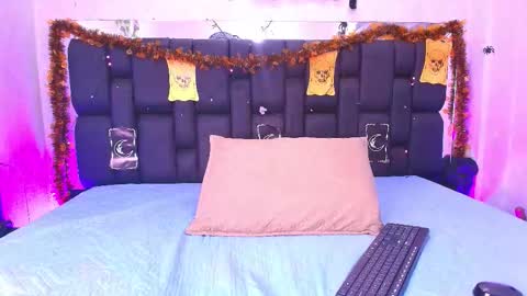 Aura  online show from 10/18/25, 11:55