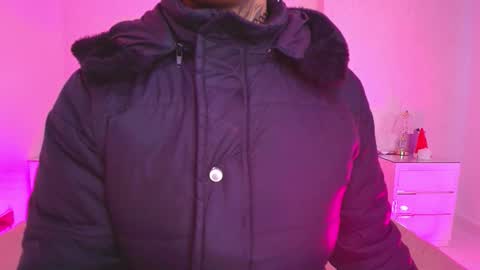 Snapshot of canela_osadaa_ chatting on 11/21/25, 11:53 Aura online show from 11/21/25, 11:53