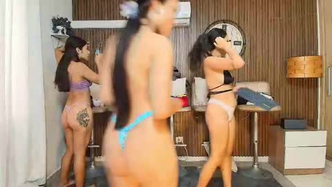 Snapshot of canelasquirtxxx chatting on 11/05/25, 11:21 Sara online show from 11/05/25, 11:21