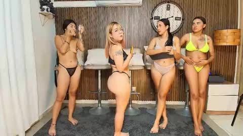 Snapshot of canelasquirtxxx chatting on 11/06/25, 11:33 Sara online show from 11/06/25, 11:33