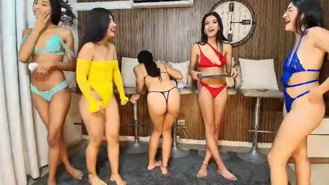 Snapshot of canelasquirtxxx chatting on 11/12/25, 06:41 Sara online show from 11/12/25, 06:41