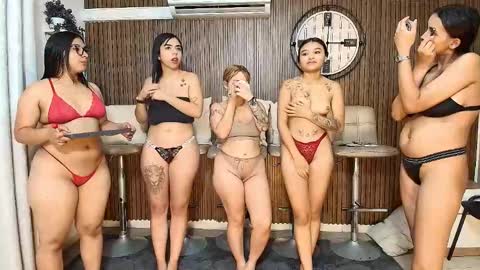 Snapshot of canelasquirtxxx chatting on 11/22/25, 11:20 Sara online show from 11/22/25, 11:20