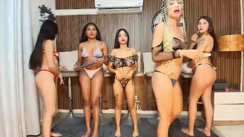 Snapshot of canelasquirtxxx chatting on 12/19/25, 11:23 Sara online show from 12/19/25, 11:23