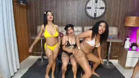 Snapshot of canelasquirtxxx chatting on 06/20/26, 11:18 Sara online show from 06/20/26, 11:18