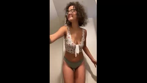 Snapshot of cannakams chatting on 01/05/25, 06:13     online show from 01/05/25, 06:13