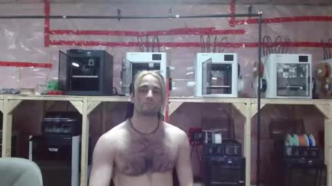 Snapshot of cantbereplaced chatting on 04/21/26, 10:23 cantbereplaced online show from 04/21/26, 10:23