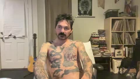 Snapshot of cantleavethehouse chatting on 12/19/24, 07:18 cantleavethehouse online show from 12/19/24, 07:18