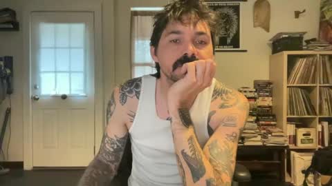 Snapshot of cantleavethehouse chatting on 12/26/24, 04:25 cantleavethehouse online show from 12/26/24, 04:25