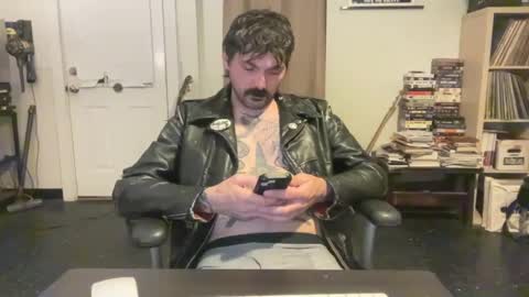 Snapshot of cantleavethehouse chatting on 12/29/24, 04:59 cantleavethehouse online show from 12/29/24, 04:59