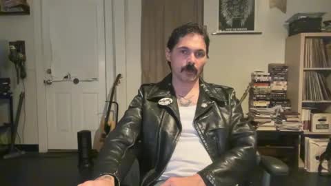 Snapshot of cantleavethehouse chatting on 01/01/25, 03:13 cantleavethehouse online show from 01/01/25, 03:13