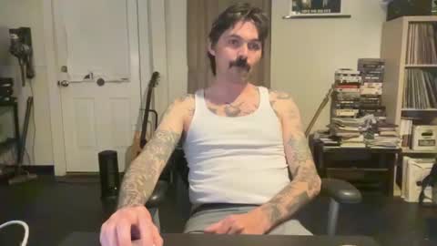 Snapshot of cantleavethehouse chatting on 01/02/25, 03:26 cantleavethehouse online show from 01/02/25, 03:26