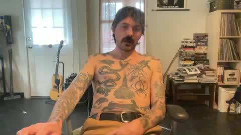 Snapshot of cantleavethehouse chatting on 01/10/25, 07:43 cantleavethehouse online show from 01/10/25, 07:43