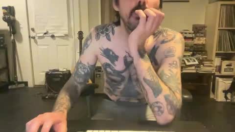 Snapshot of cantleavethehouse chatting on 01/17/25, 09:17 cantleavethehouse online show from 01/17/25, 09:17