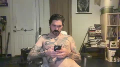 Snapshot of cantleavethehouse chatting on 01/19/25, 08:50 cantleavethehouse online show from 01/19/25, 08:50