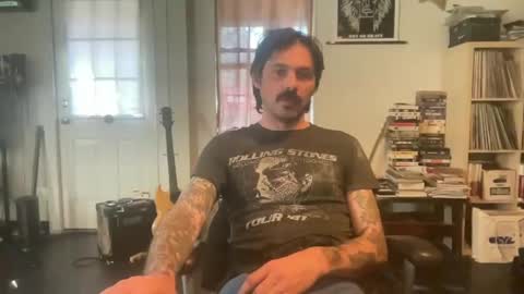 Snapshot of cantleavethehouse chatting on 01/31/25, 08:33 cantleavethehouse online show from 01/31/25, 08:33