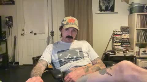 Snapshot of cantleavethehouse chatting on 02/10/25, 05:36 cantleavethehouse online show from 02/10/25, 05:36