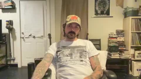 Snapshot of cantleavethehouse chatting on 02/27/25, 02:32 cantleavethehouse online show from 02/27/25, 02:32