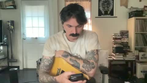 Snapshot of cantleavethehouse chatting on 02/28/25, 10:06 cantleavethehouse online show from 02/28/25, 10:06