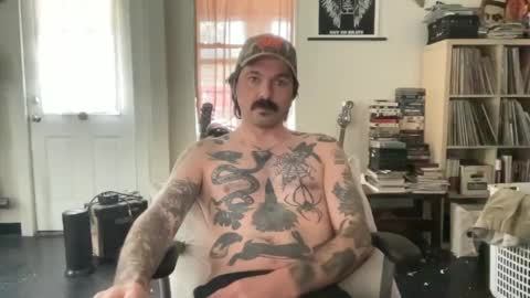 Snapshot of cantleavethehouse chatting on 03/03/25, 06:01 cantleavethehouse online show from 03/03/25, 06:01