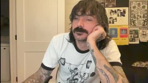 Snapshot of cantleavethehouse chatting on 11/30/25, 09:35 cantleavethehouse online show from 11/30/25, 09:35