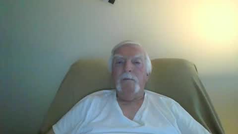 Snapshot of capecod21 chatting on 12/21/24, 01:42 capecod21 online show from 12/21/24, 01:42