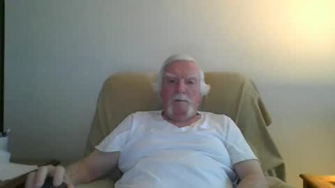 Snapshot of capecod21 chatting on 02/23/25, 01:21 capecod21 online show from 02/23/25, 01:21