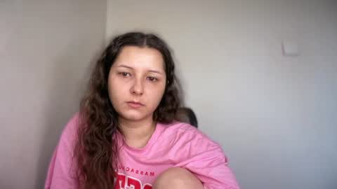 Snapshot of cappuccinokiss chatting on 06/18/26, 09:14 Emma online show from 06/18/26, 09:14