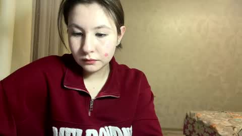 Snapshot of capricenichlos chatting on 03/23/26, 07:07 May online show from 03/23/26, 07:07