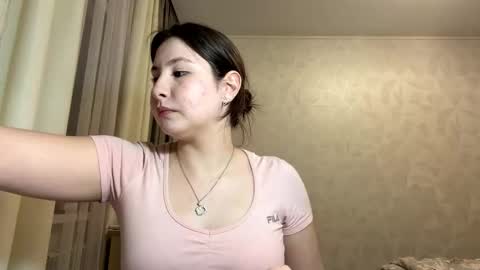 Snapshot of capricenichlos chatting on 03/25/26, 06:14 May online show from 03/25/26, 06:14