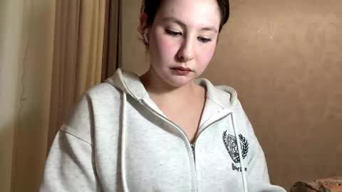 Snapshot of capricenichlos chatting on 04/12/26, 06:02 May online show from 04/12/26, 06:02