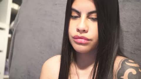 Snapshot of capriciousqueen chatting on 12/19/25, 01:12 Miyah online show from 12/19/25, 01:12