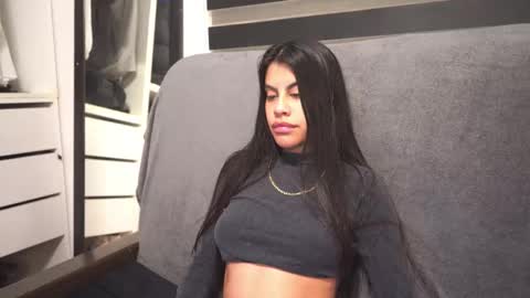 Snapshot of capriciousqueen chatting on 12/22/25, 04:31 Miyah online show from 12/22/25, 04:31