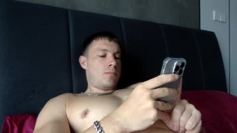 Snapshot of capt_oliver chatting on 12/24/24, 05:38 follow my twitter  online show from 12/24/24, 05:38