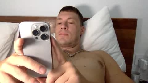 Snapshot of capt_oliver chatting on 09/27/25, 04:28 follow my twitter  online show from 09/27/25, 04:28