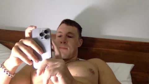 Snapshot of capt_oliver chatting on 09/30/25, 04:28 follow my twitter  online show from 09/30/25, 04:28