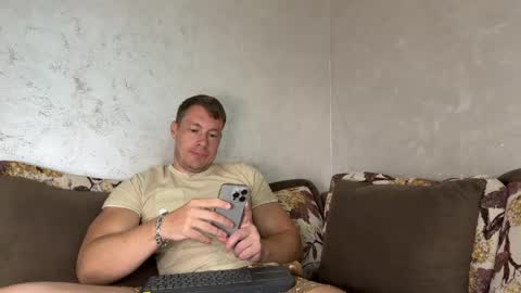 Snapshot of capt_oliver chatting on 05/19/26, 11:16 follow my twitter online show from 05/19/26, 11:16