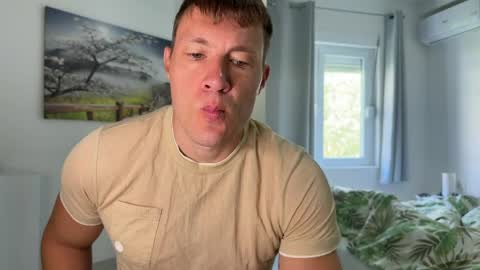 Snapshot of capt_oliver chatting on 05/23/26, 10:30 follow my twitter online show from 05/23/26, 10:30