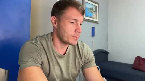 Snapshot of capt_oliver chatting on 05/29/26, 11:19 follow my twitter online show from 05/29/26, 11:19